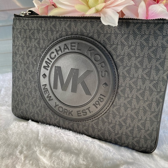 Michael Kors black Fulton clutch wristlet - Picture 2 of 6